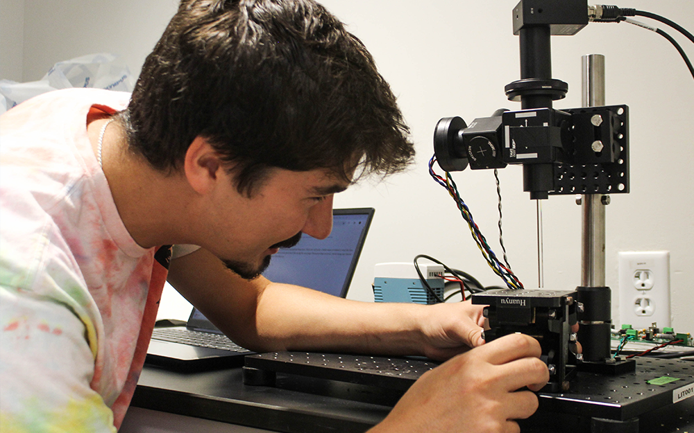 Intern Will Justice (pictured) studied algae photophysiology alongside ESL Assistant Director Stacy Krueger-Hadfield.