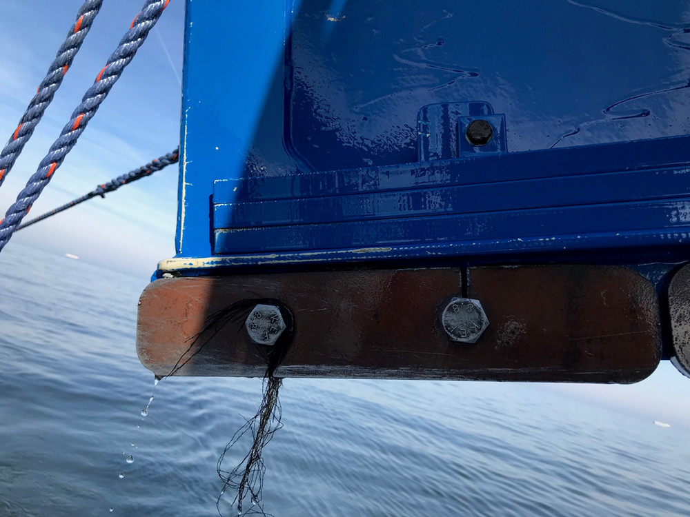trawl door with knife edges